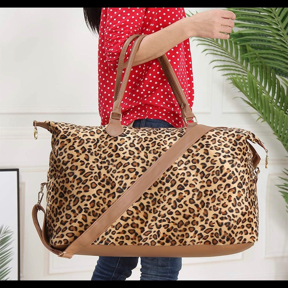 Boutique New Leopard duffel bag weekender